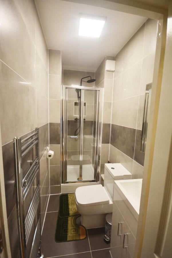 London Modern 4 Bedroom Apartment Экстерьер фото