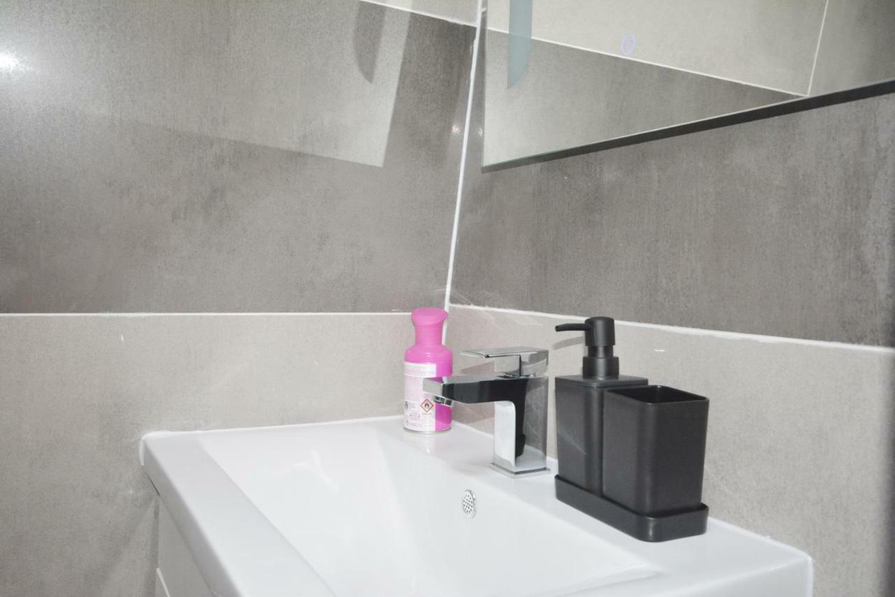 London Modern 4 Bedroom Apartment Экстерьер фото